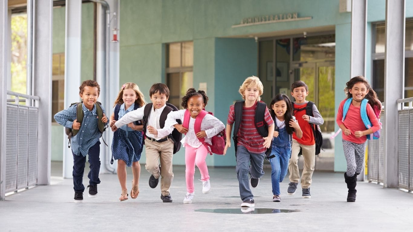 photo d'enfants à l'école maternelle