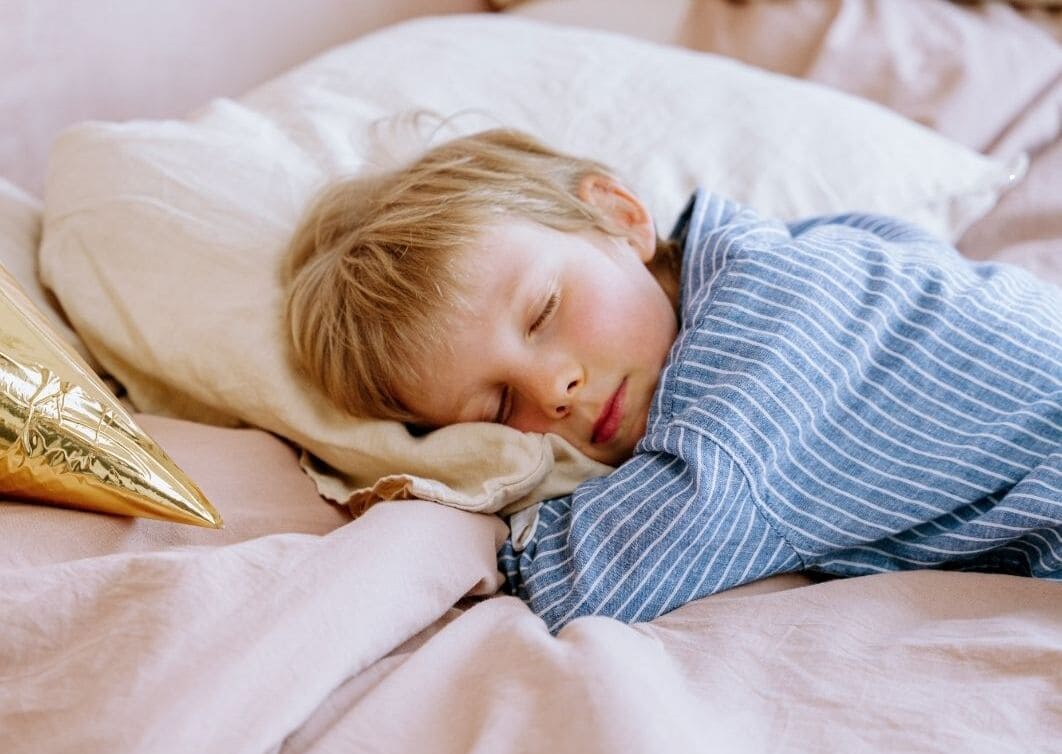 image enfant qui dort